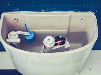 ¿Cómo hacer que la cisterna de su inodoro sea más eficiente?